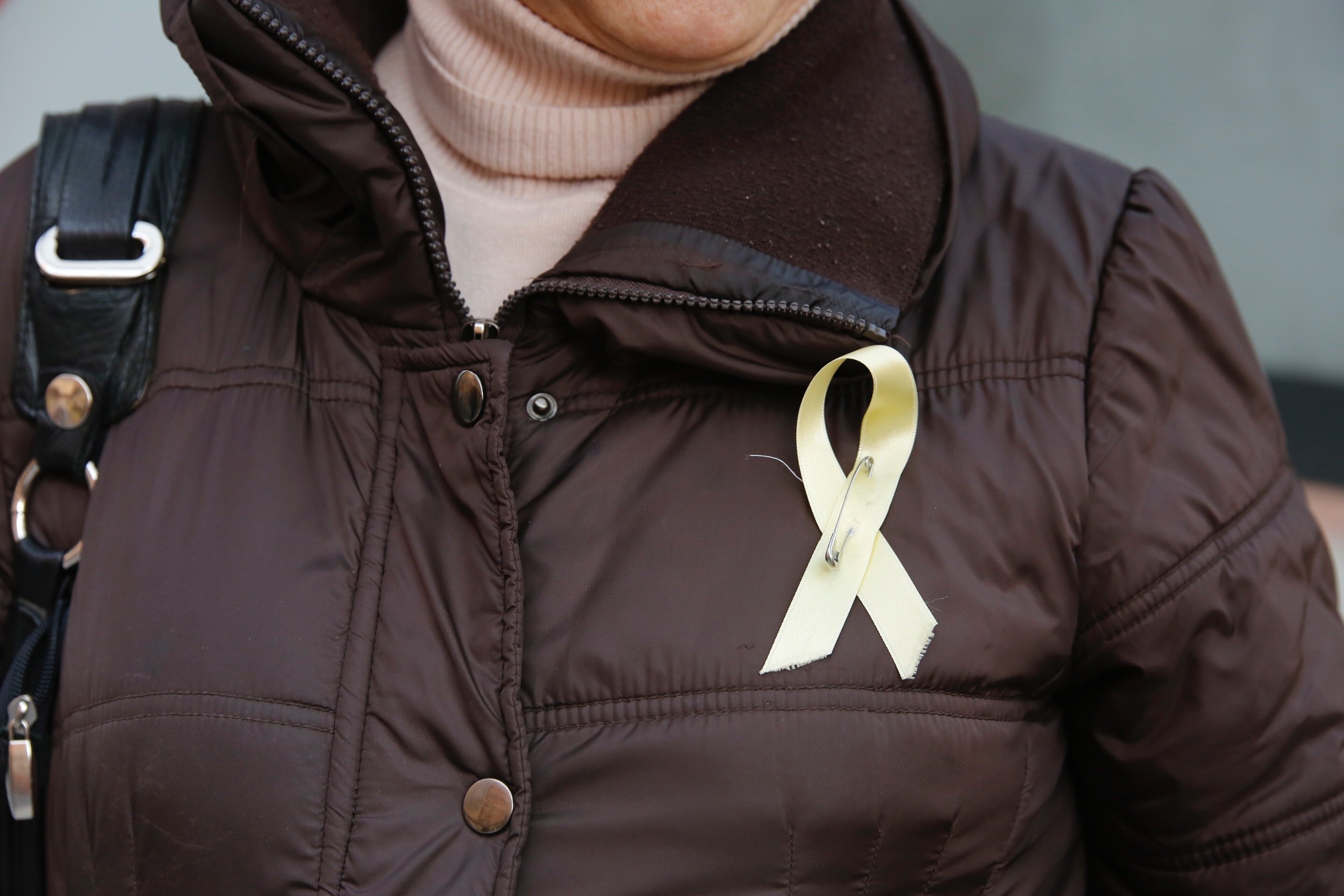 Denuncian la agresión a un hombre de 73 años en Barcelona por llevar un lazo amarillo
