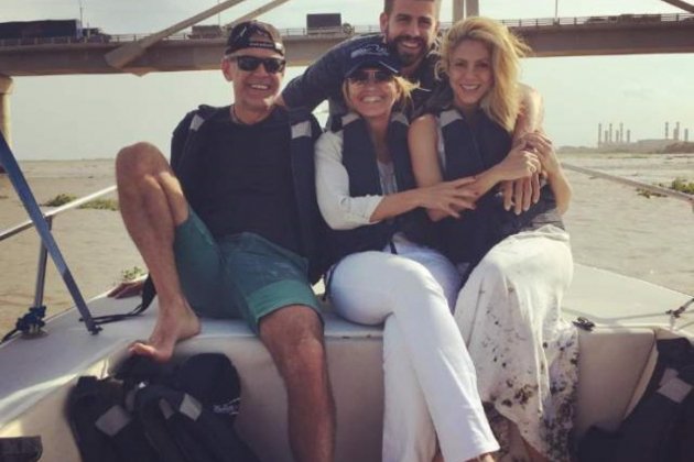Shakira con Piqué y sus suegros Instagram