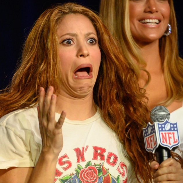 Shakira, muy sorprendida en la NFL Shakira, muy sorprendida en la NFL
