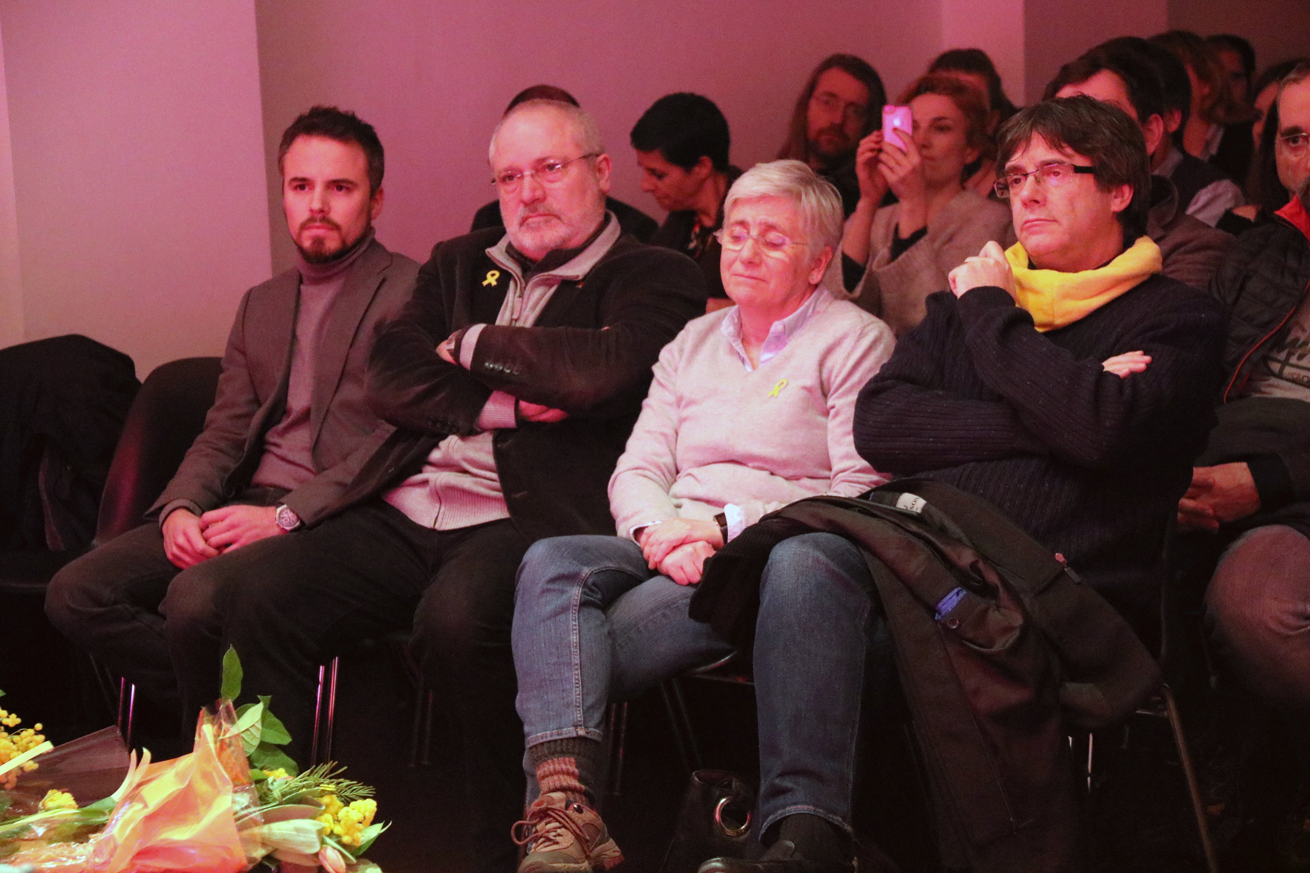 Puigdemont: "Eduquem ciutadans lliures, no súbdits reials"