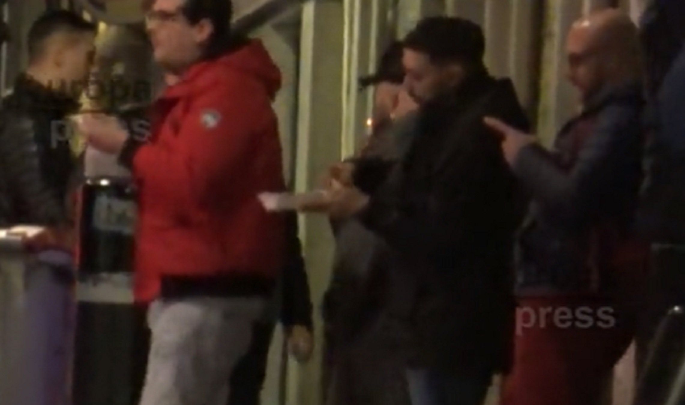 Kiko Rivera fumando, ayer EUROPA PRESS Kiko Rivera fumando, ayer EUROPA PRESS