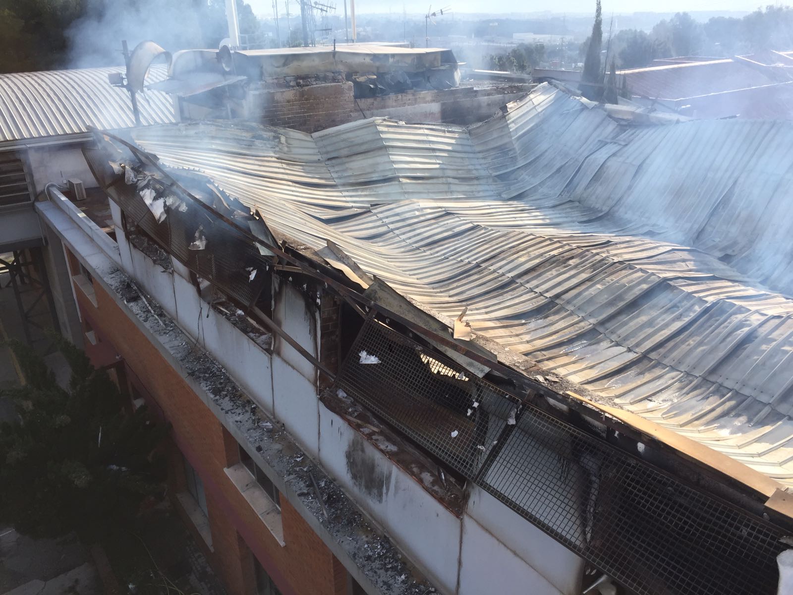 Incendio en la sede central de los Bomberos en Bellaterra
