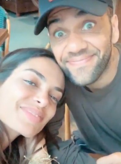 Joana Sanz y Dani Alves @joanasanz Joana Sanz y Dani Alves @joanasanz