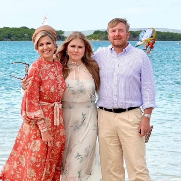 Guillermo Alejandro, Máxima y Amalia de Holanda   IG