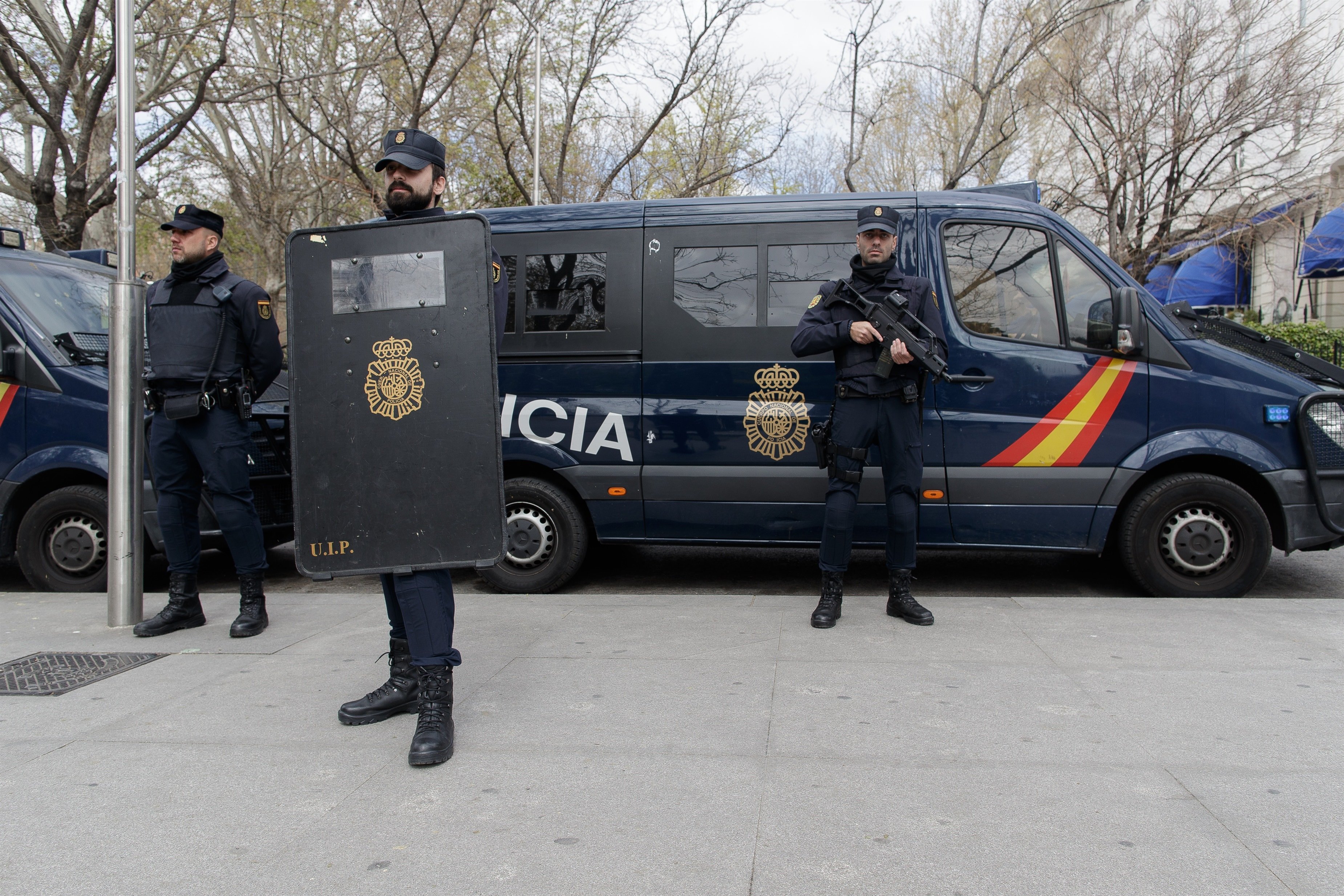 El negocio secreto de los antidisturbios en Madrid: fiestas y un restaurante ilegal en su sede