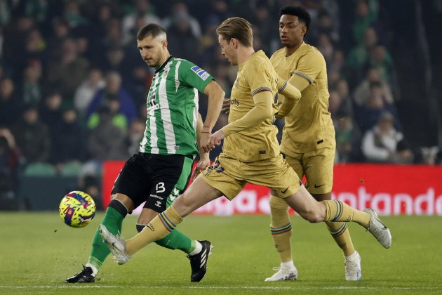 Guido Rodríguez Frenkie de Jong Betis Barça / Foto: EFE Guido Rodríguez Frenkie de Jong Betis Barça / Foto: EFE