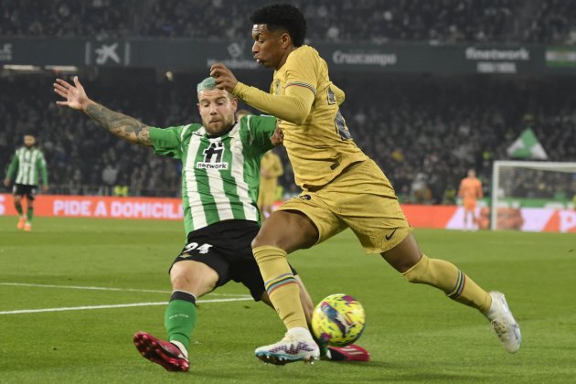 Alejandro Balde Aitor Ruibal Betis Barça / Foto: EFE