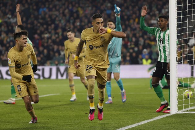 Raphinha celebra gol Betis Barça / Foto: EFE Raphinha celebra gol Betis Barça / Foto: EFE