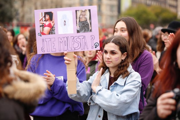 manifestació plaça catalunya vaga feminista   sergi alcàzar (3)