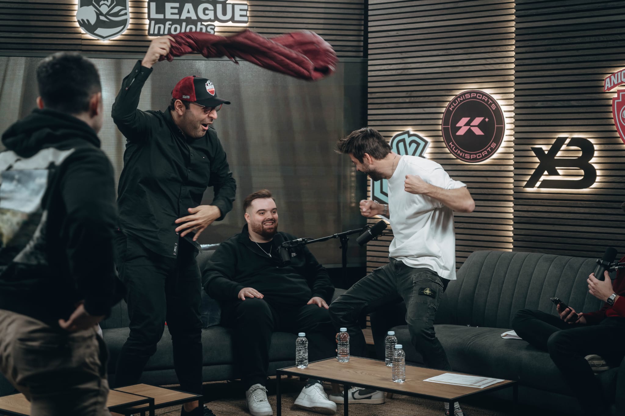 Gerard Piqué, Ibai Llanos, Gerard Romero durante un 'Chup Chup Kings League' / Foto: @KingsLeague Gerard Piqué, Ibai Llanos, Gerard Romero durante un 'Chup Chup Kings League' / Foto: @KingsLeague
