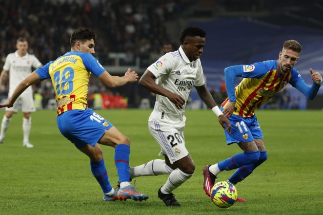 André Almeida Samu Castillejo Vinícius Jr Valencia Reial Madrid / Foto: EFE André Almeida Samu Castillejo Vinícius Jr Valencia Reial Madrid / Foto: EFE