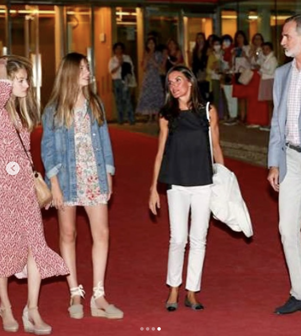 Letizia con sus hijas Letizia con sus hijas