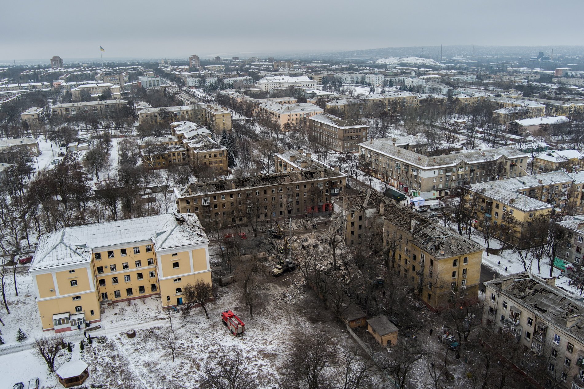 Alarma en Ucrania: sirenas antiaéreas durante la cumbre de la UE y dos personas muertas en un nuevo bombardeo