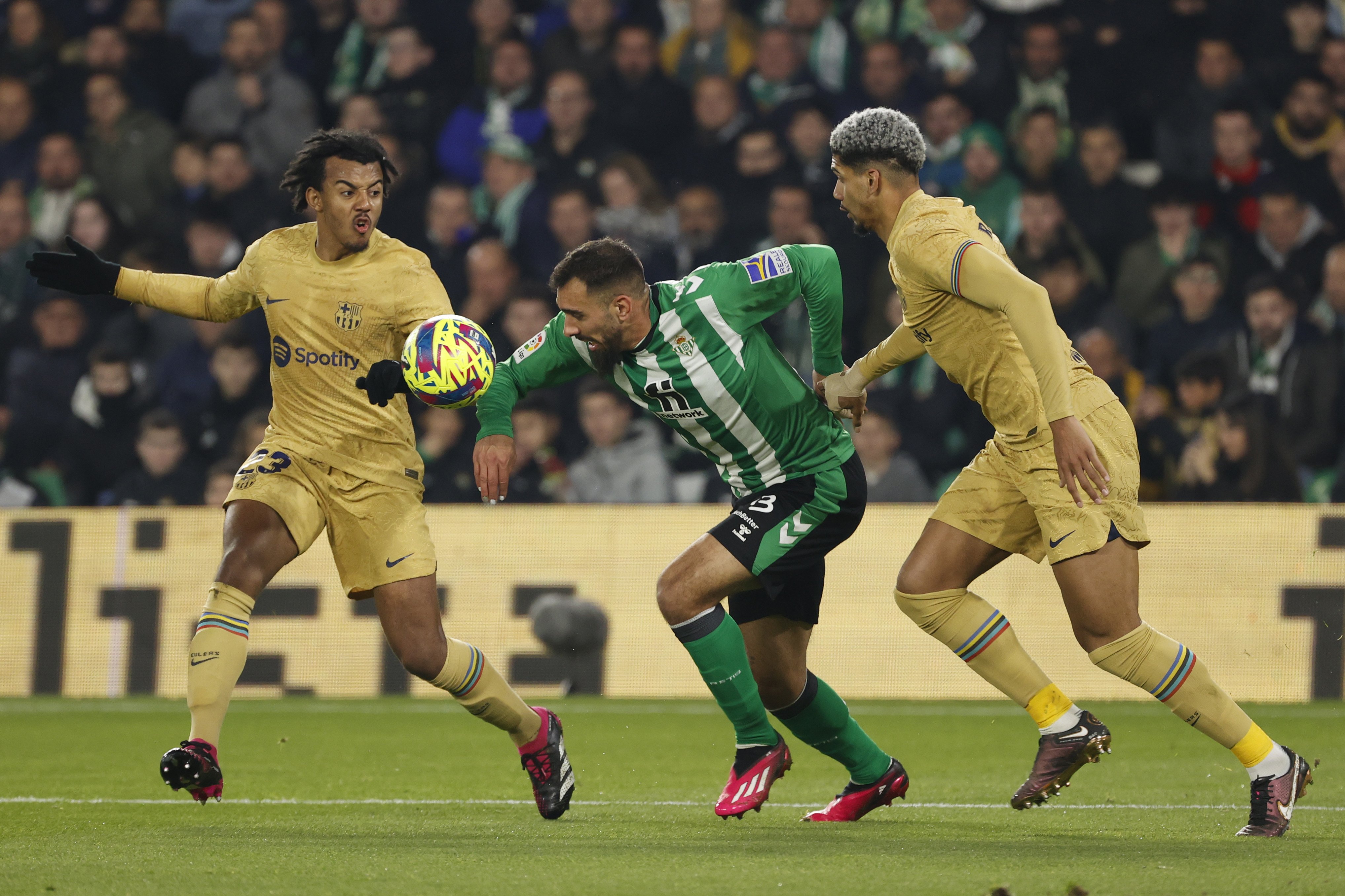 Tridente de oro con Araujo y Kounde después de que el Barça comunique que pagará la cláusula