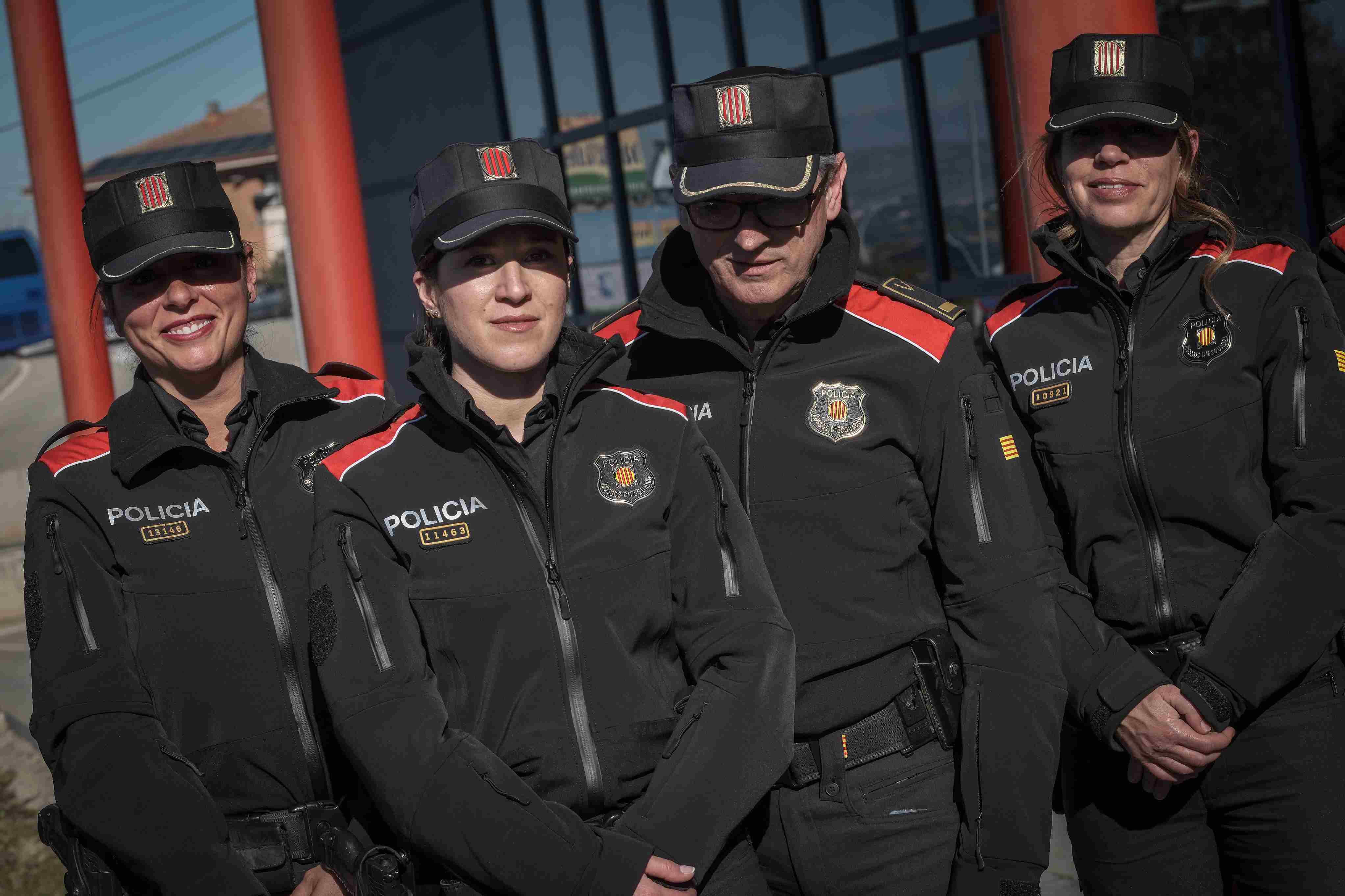 ¿Cómo es el nuevo uniforme de los Mossos d'Esquadra? Más oscuro y con hilo histórico
