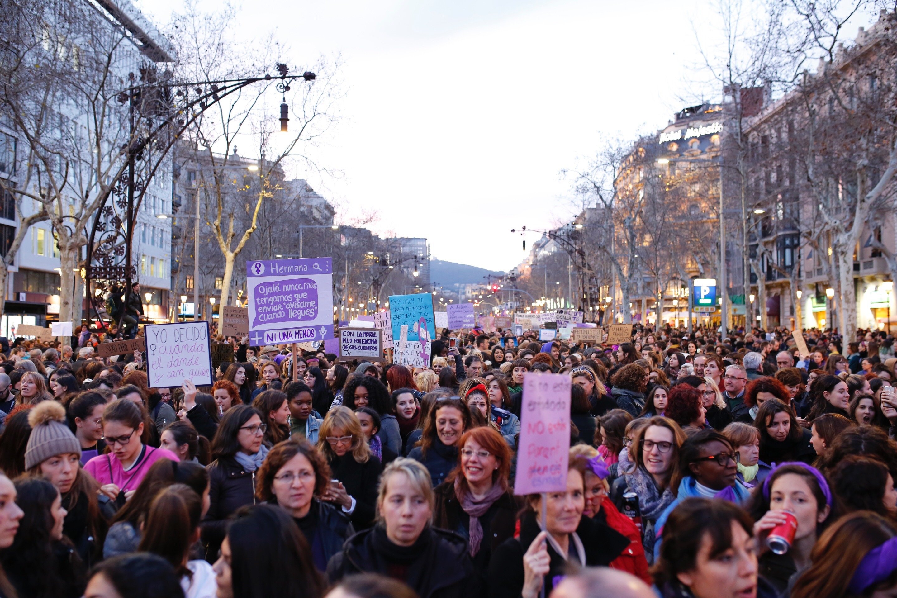 Expulsan a los periodistas hombres de la cabecera de la manifestación feminista