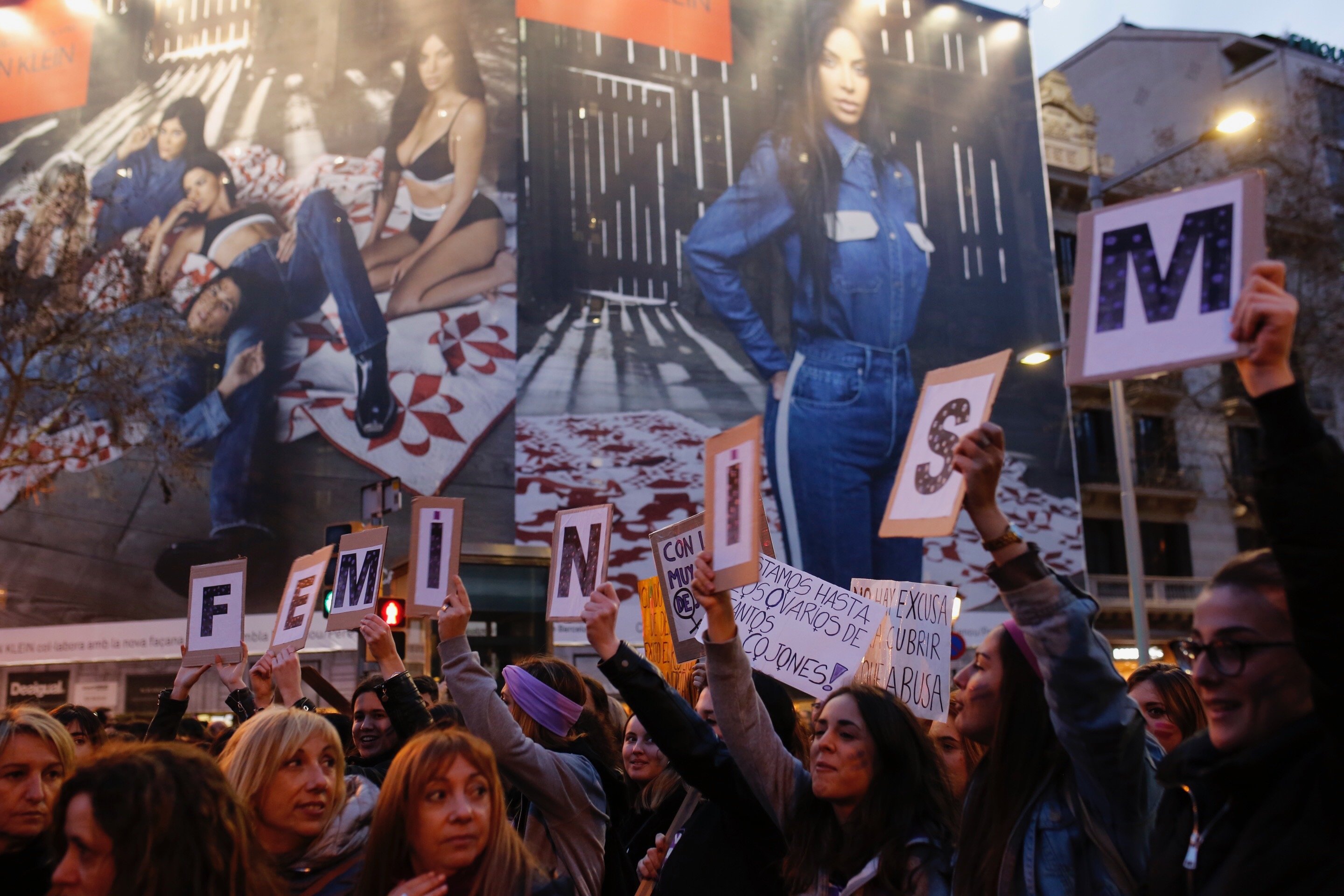 Hundreds of thousands of voices for gender equality overflow Barcelona