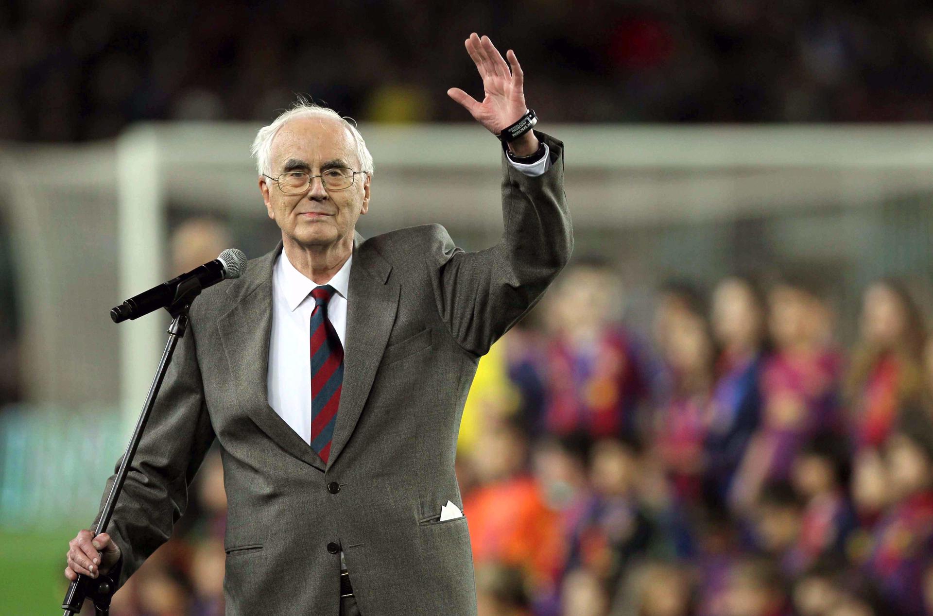 El Barça recuerda a Josep Maria Espinàs, coautor del himno del club