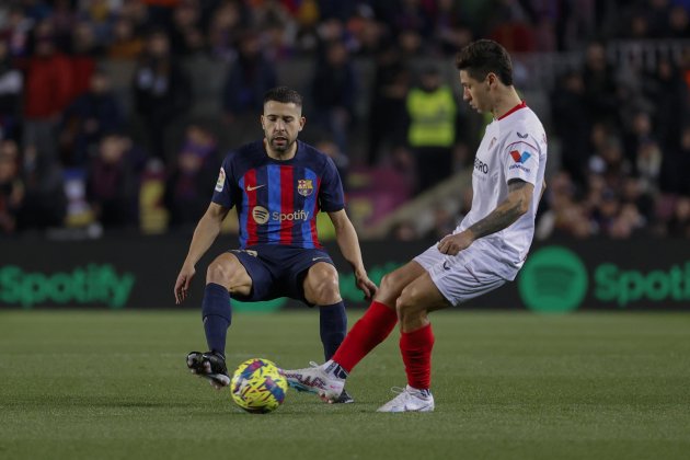 Jordi Alba Gonzalo Montiel Barça Sevilla / Foto: EFE