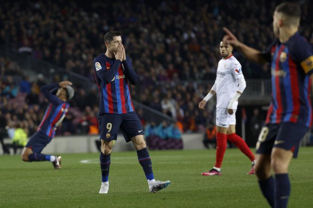 Robert Lewandowski lamenta ocasió Barça Sevilla / Foto: EFE