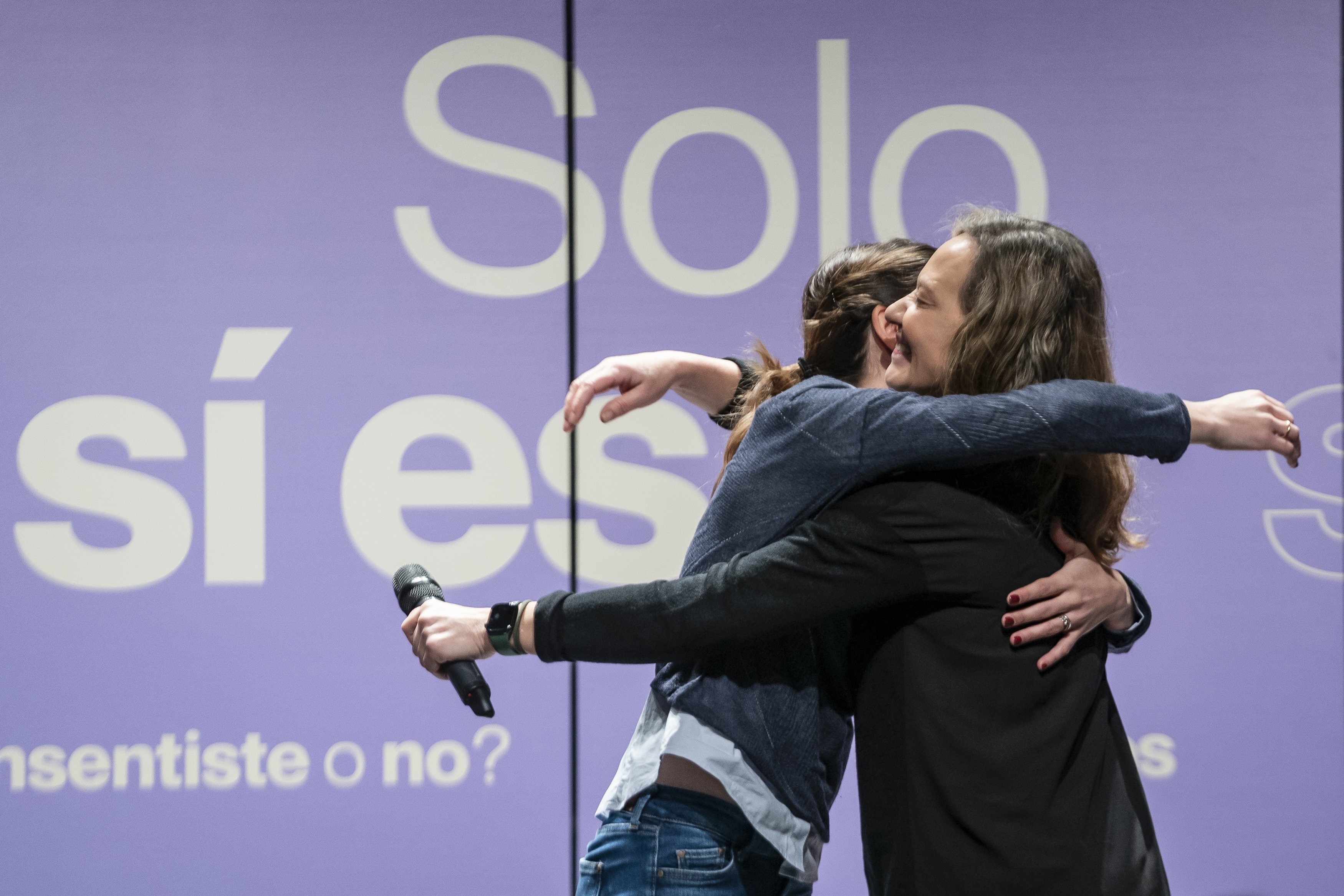 El abrazo traicinero del 'ABC' a Irene Montero