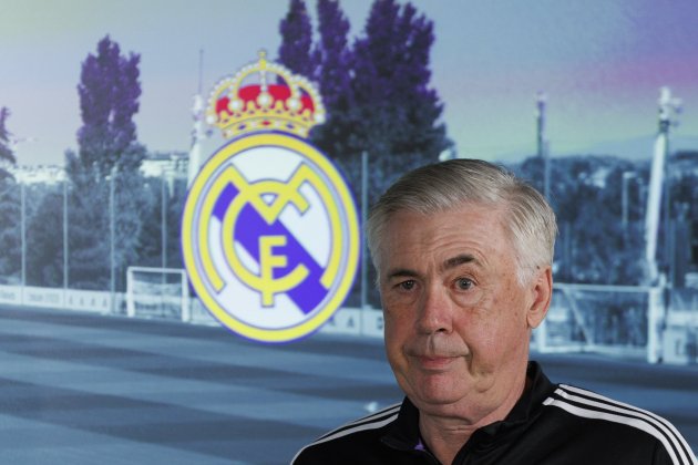 Carlo Ancelotti escudo Real Madrid / Foto: EFE Carlo Ancelotti escudo Real Madrid / Foto: EFE