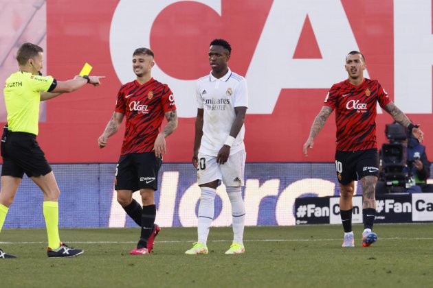 Vinícius Júnior árbitro Mallorca Real Madrid / Foto: EFE Vinícius Júnior árbitro Mallorca Real Madrid / Foto: EFE