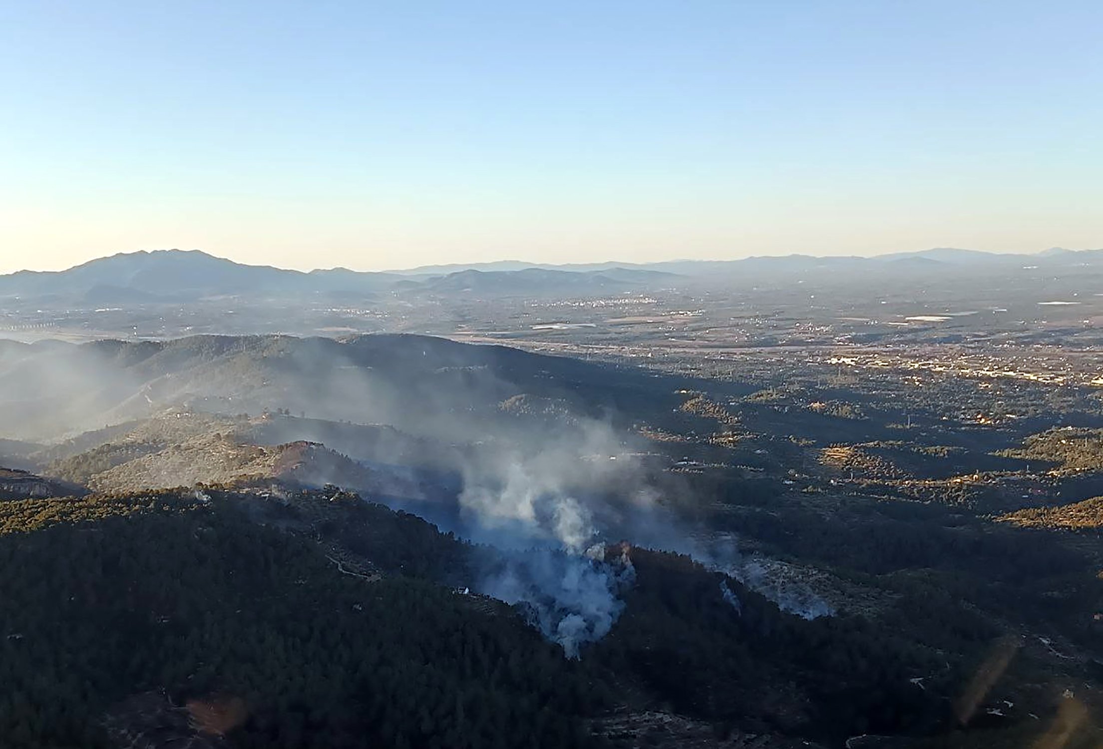 Detingut un home per intentar crear el caos provocant dos incendis al costat de l'incendi de Tortosa