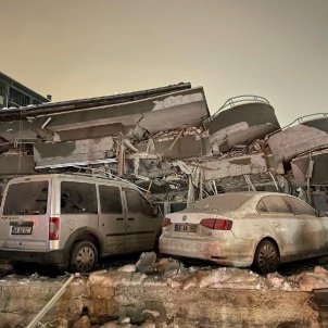 La xifra de morts pel terratrèmol a Turquia i Síria s'eleva a més de 3.000