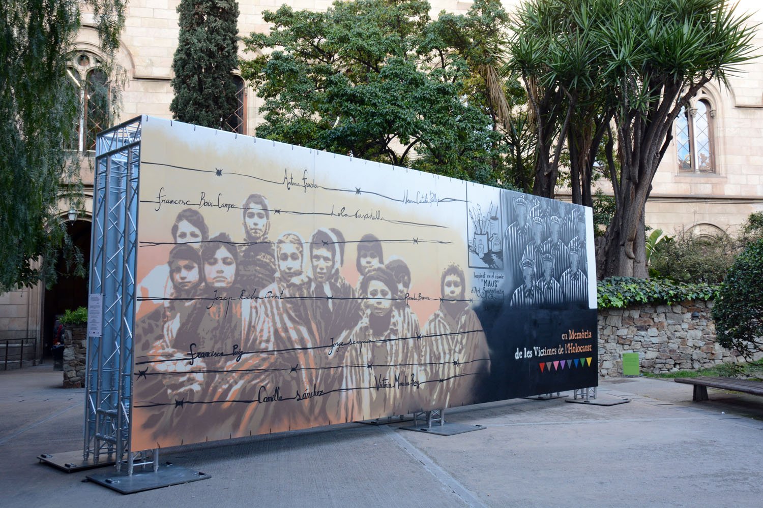 Mural en memoria al Holocausto en la Universitat de Barcelona