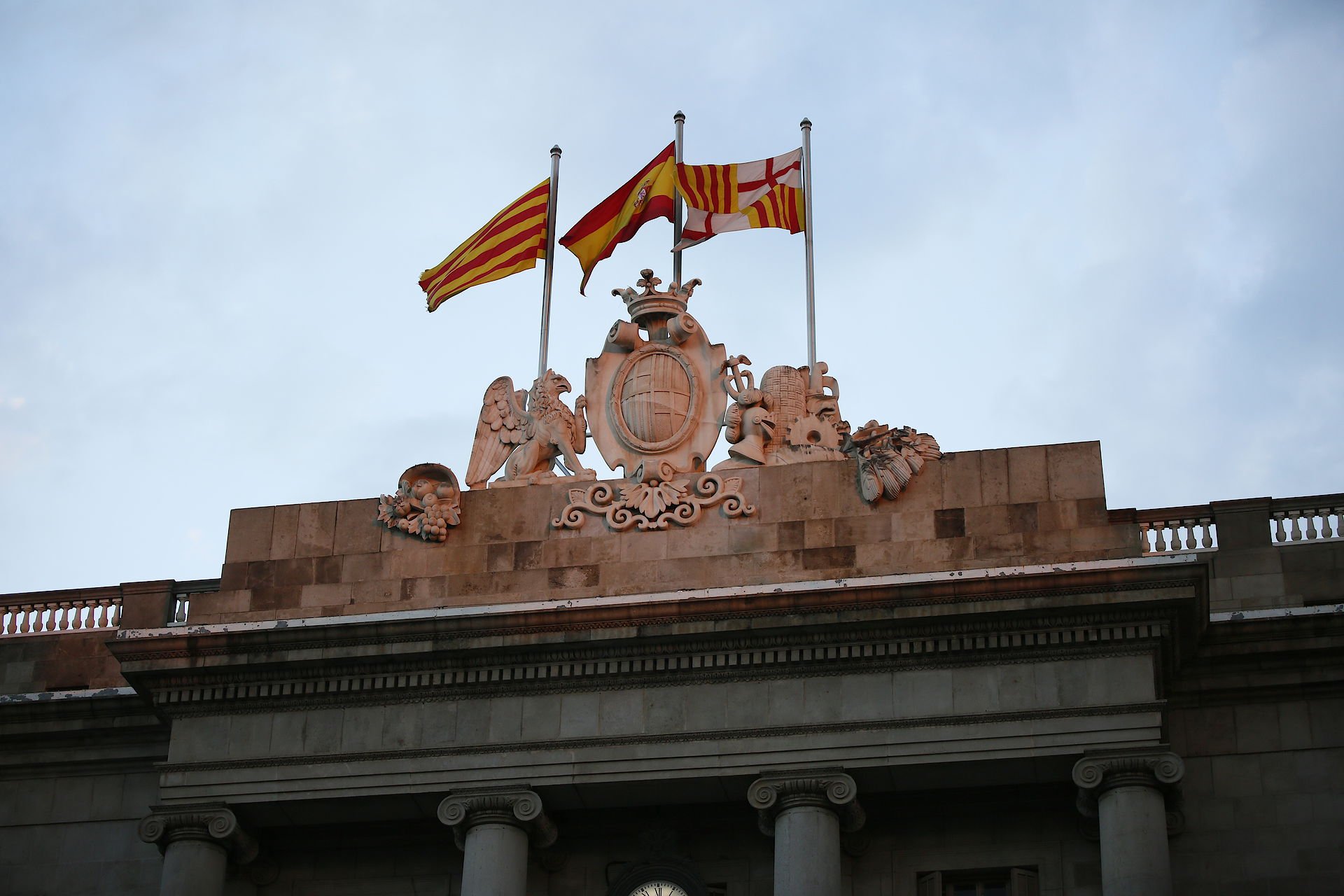 L’Ajuntament de Barcelona no té informació “policial o judicial” que qüestioni la contractació de l’ultra rus