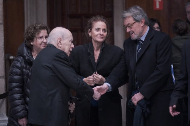 Jordi Pujo i Artur Mas, capella ardent Josep Maria Espinàs. Foto: Carlos Baglietto