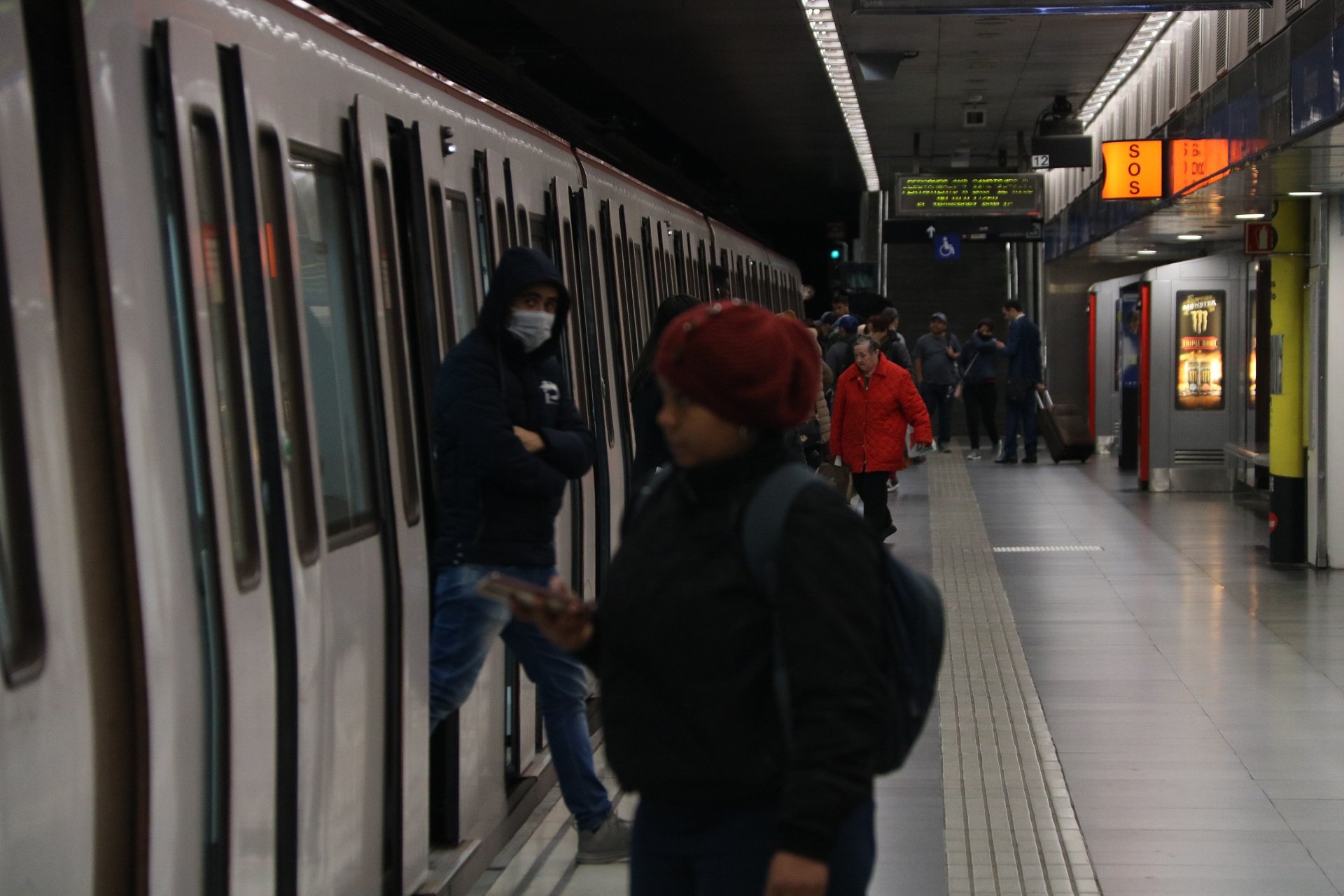 Incidència a l'L4 del metro de Barcelona: sense servei entre Bogatell i Passeig de Gràcia