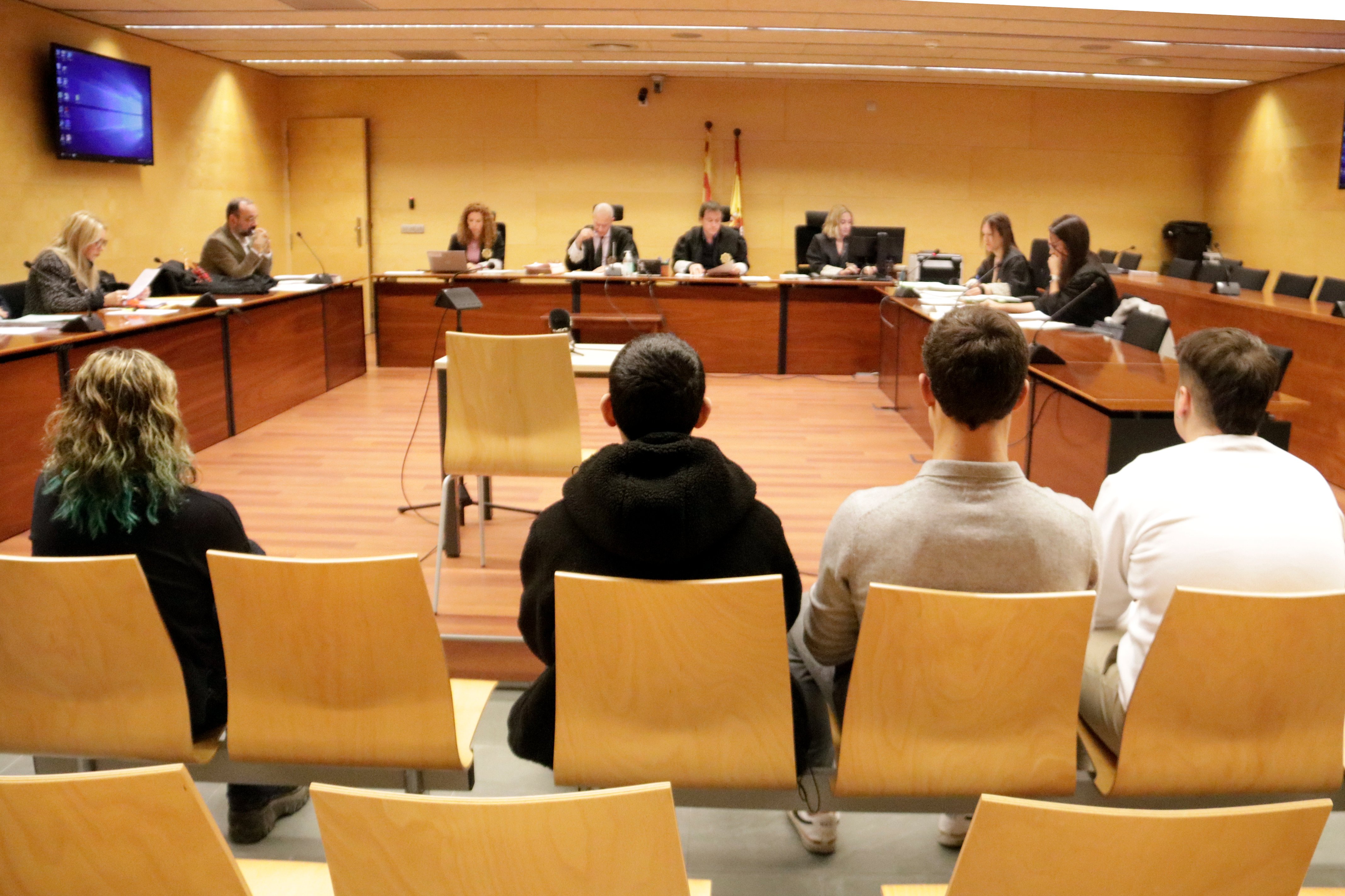 Tres anys de presó a un jove pels aldarulls a Girona durant les protestes per Pablo Hásel