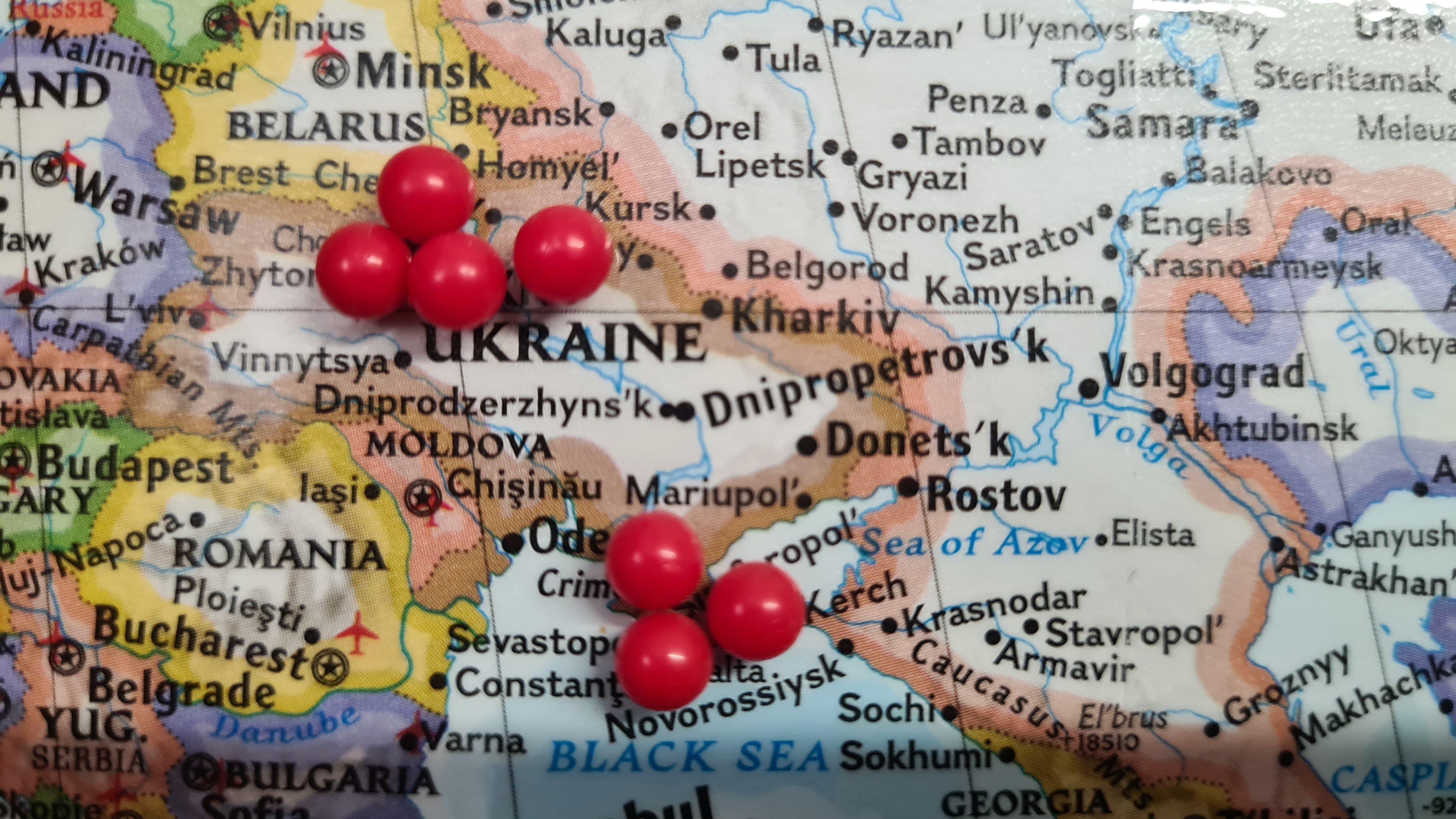 Las librerías rusas ya muestran nuevas regiones: ¿cómo se dibuja Ucrania?