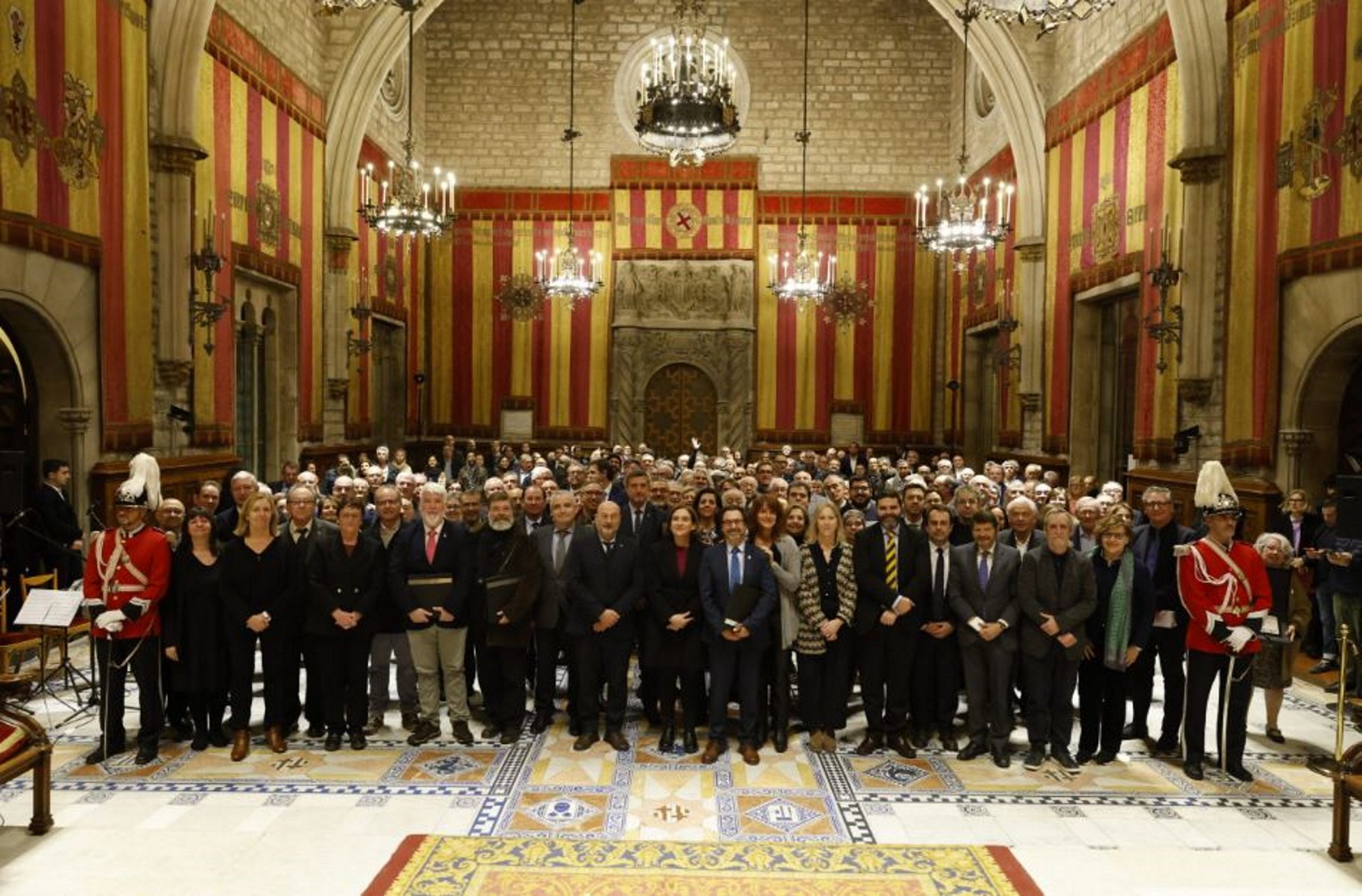 La Comunitat Israelita de Barcelona planta Ada Colau en un acte amb institucions centenàries