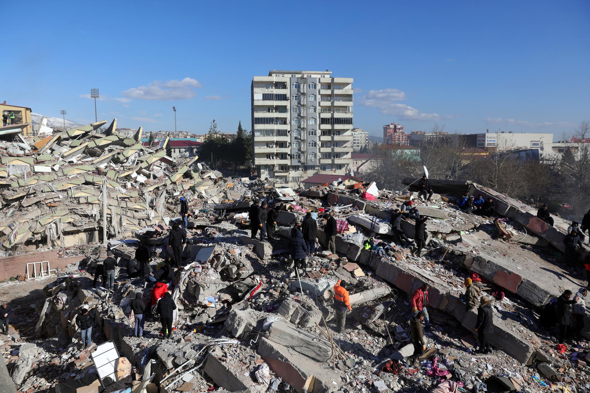 Continuen les tasques de rescat a Turquia i Síria: més de 16.000 morts pels terratrèmols