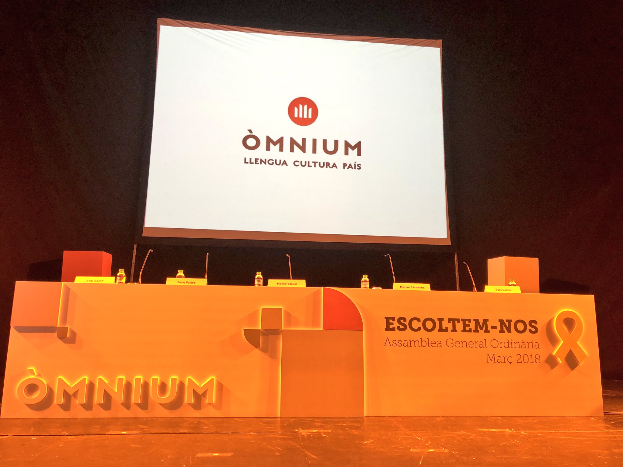 Els presos socis d'Òmnium voten a les eleccions de l'entitat
