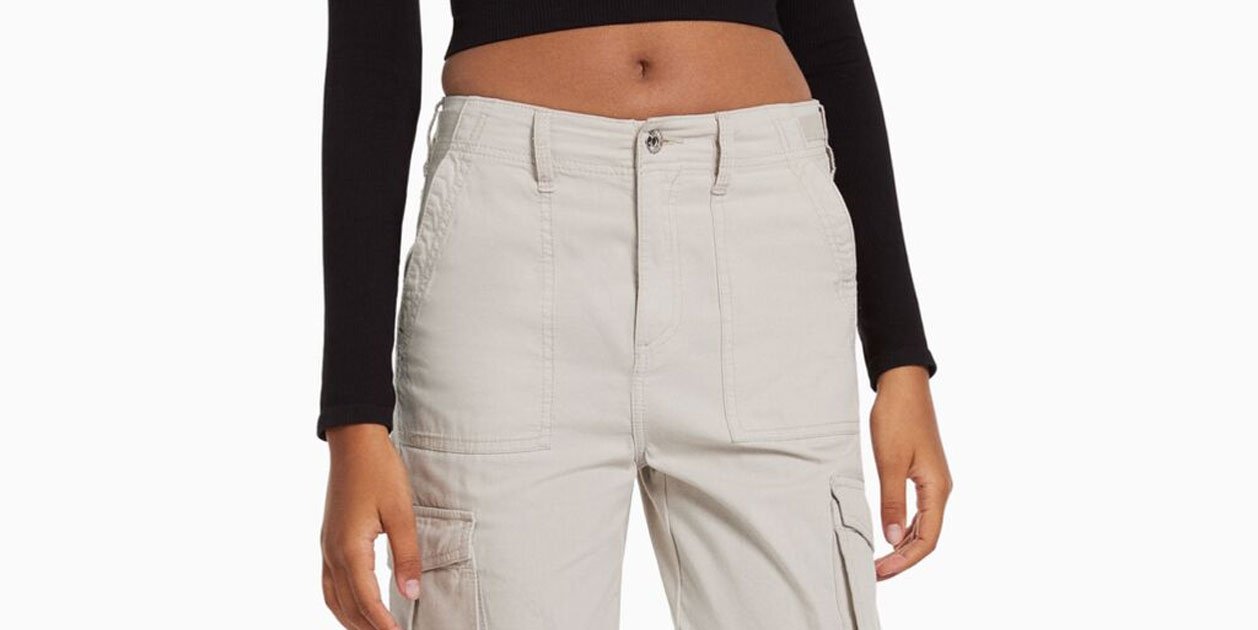 Pantalon con new arrivals cinturon bershka