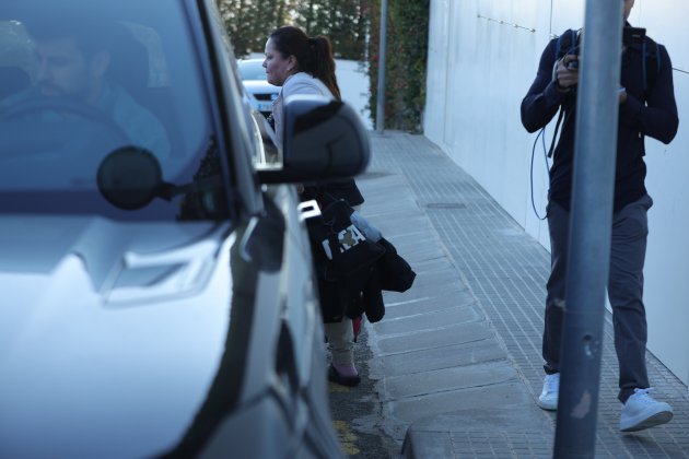 Piqué esperando a los niños GTRES Piqué esperando a los niños GTRES