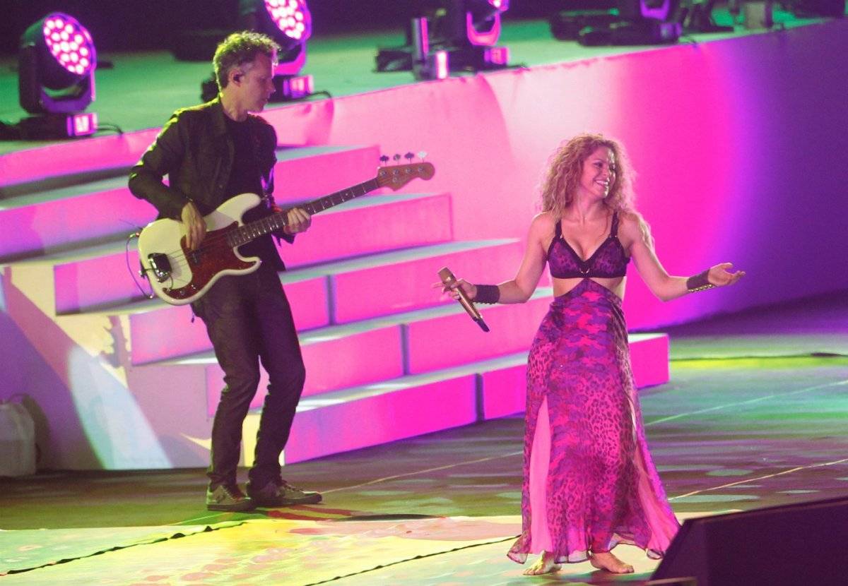 Shakira descalça concert