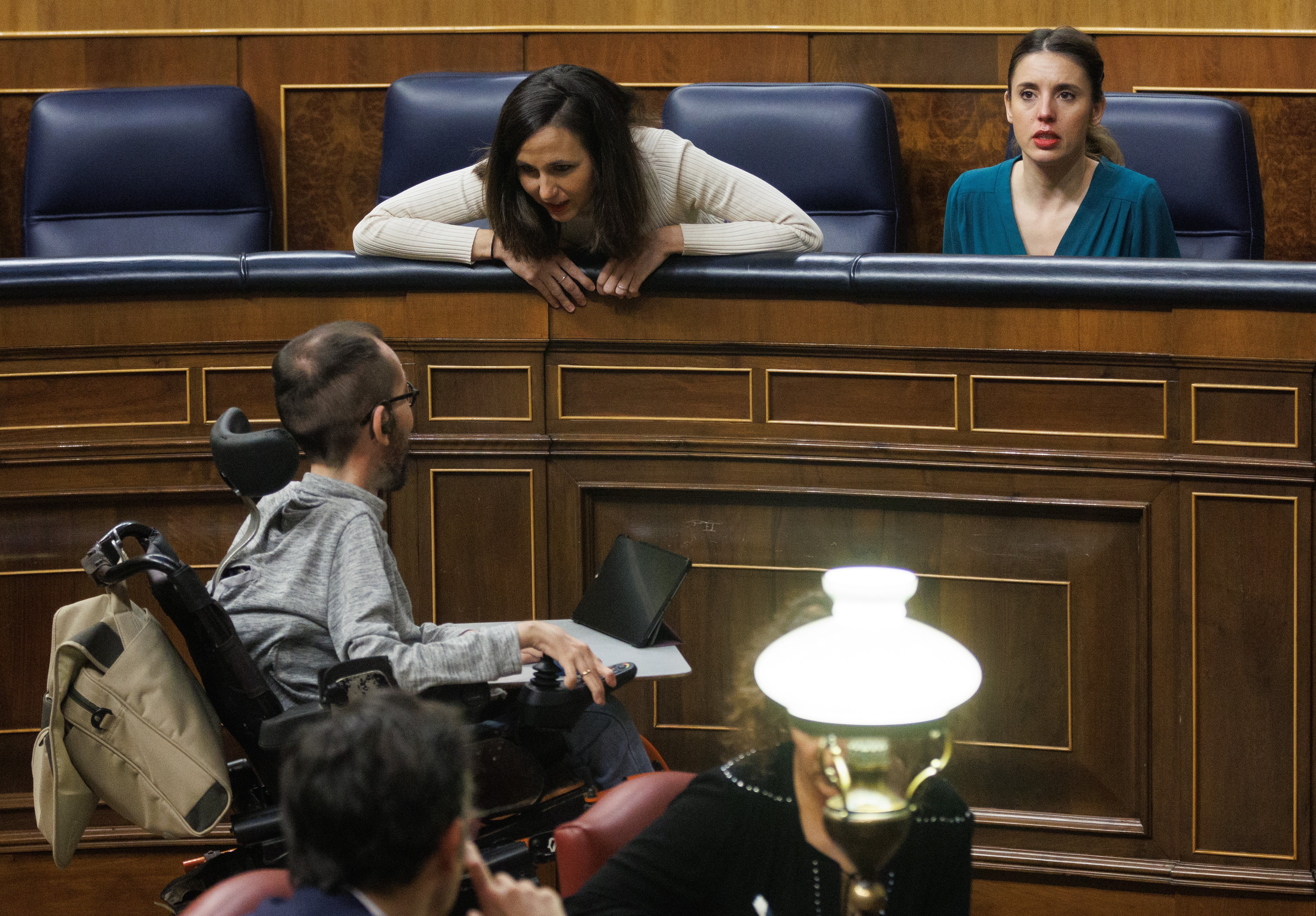 El PSOE ata corto a Podemos e impone su ley de bienestar animal