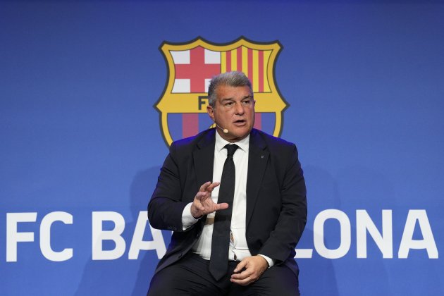 Laporta hablando ante la prensa en el Auditori 1899 del Camp Nou / Foto: EFE