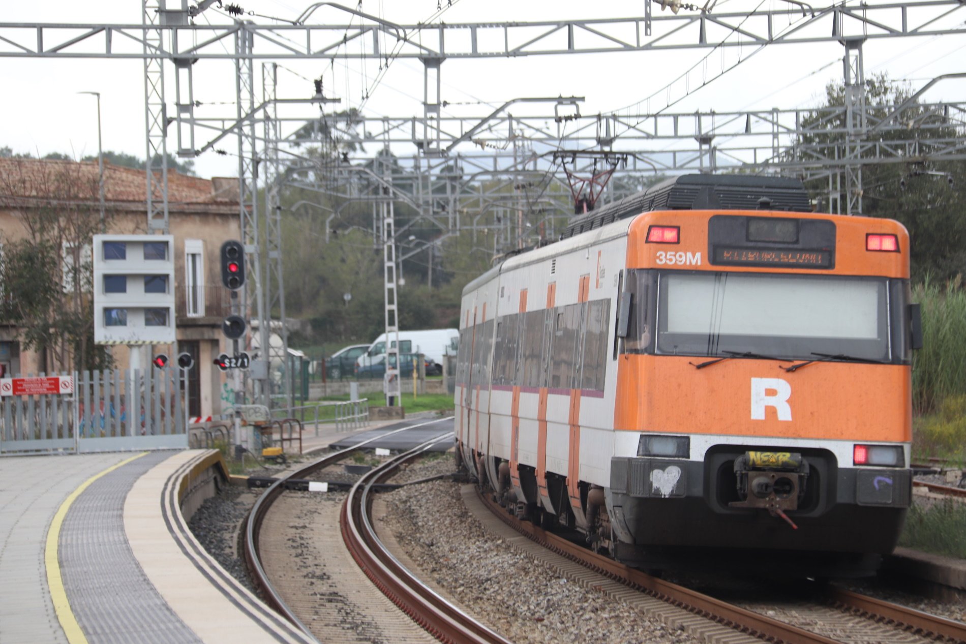 Atrapado un tren del R3 entre Torelló y Manlleu con un centenar de pasajeros