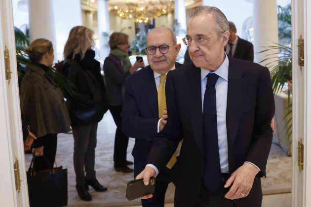 Florentino Pérez durant un esmorzar informatiu / Foto: EFE Florentino Pérez durant un esmorzar informatiu / Foto: EFE