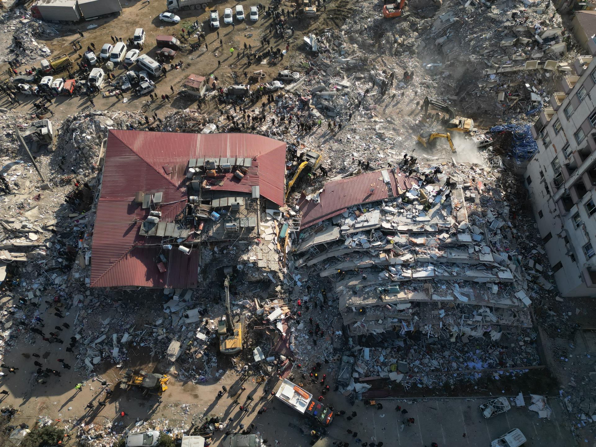 La cifra de muertos por los terremotos en Turquía y Siria supera los 20.000