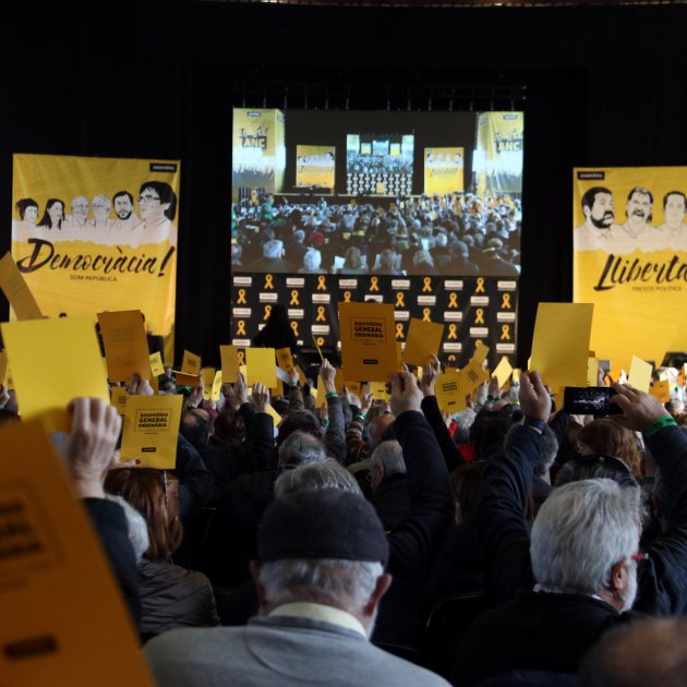 ASSEMBLEA  Puñetazo de la ANC en la mesa: "Ni el Govern se ha restituido ni el Parlament quiere desobedecer" Assemblea-de-l-anc-acn_1_630x630