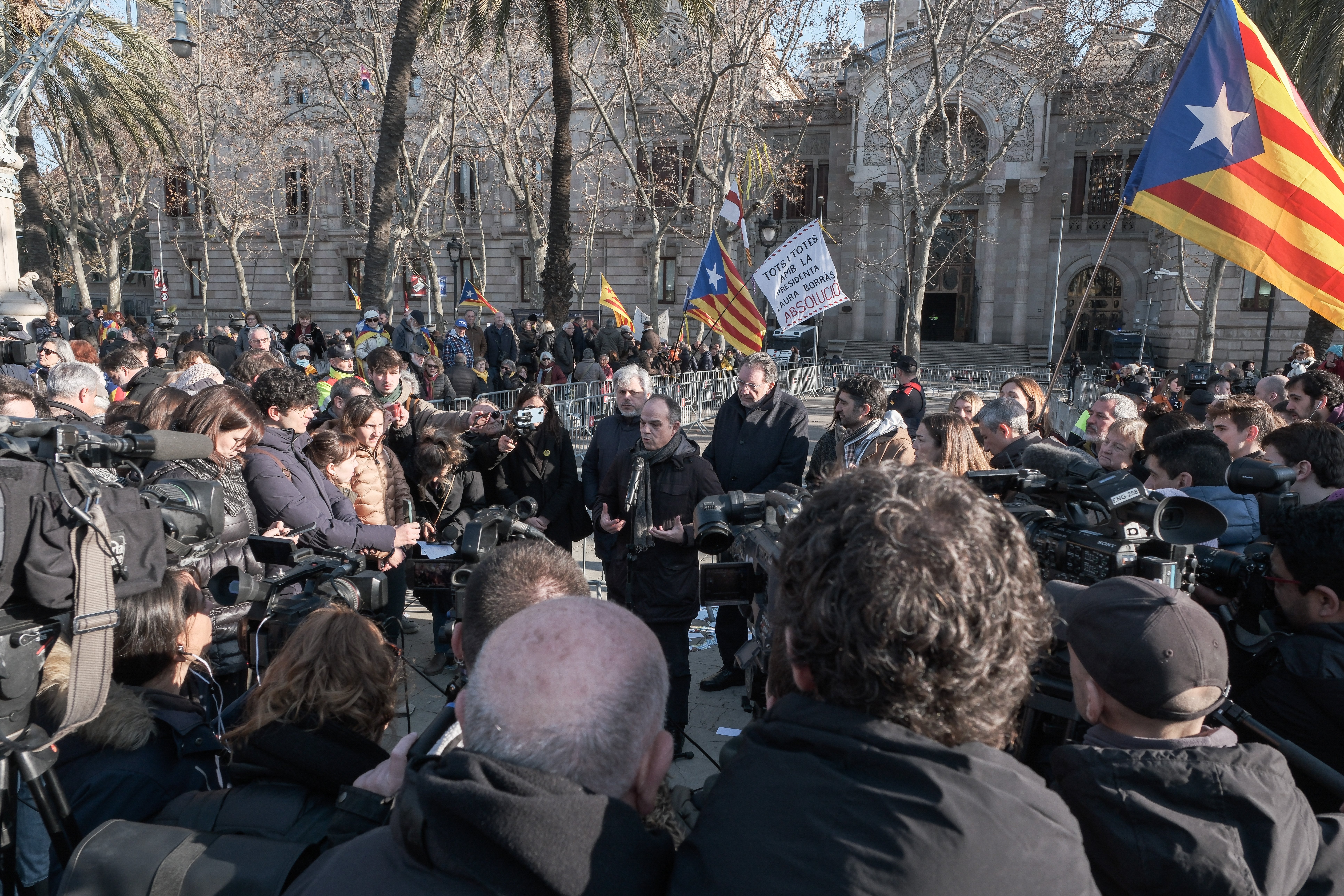 Concentració en suport al judici Laura Borràs, Jordi Turull (7). Foto: Carlos Baglietto Concentració en suport al judici Laura Borràs, Jordi Turull (7). Foto: Carlos Baglietto