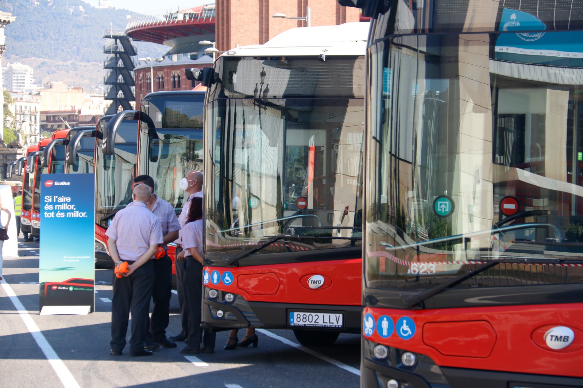 Los sindicatos de conductores de autobuses de Barcelona convocan huelga para este mayo