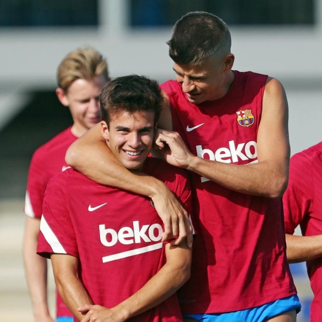 Riqui Puig y Gerard Piqué @riquipuig Riqui Puig y Gerard Piqué @riquipuig